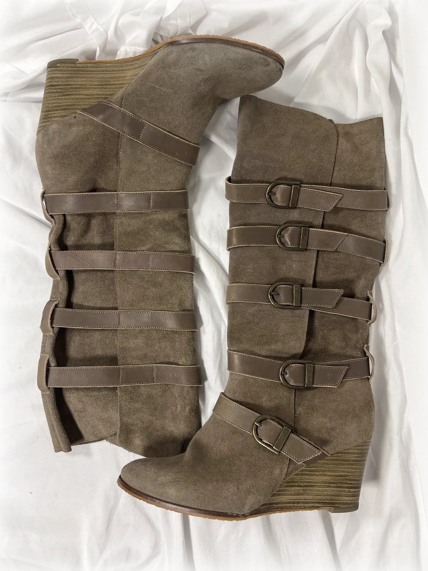 vintage beige suede wedge boots w/ buckles